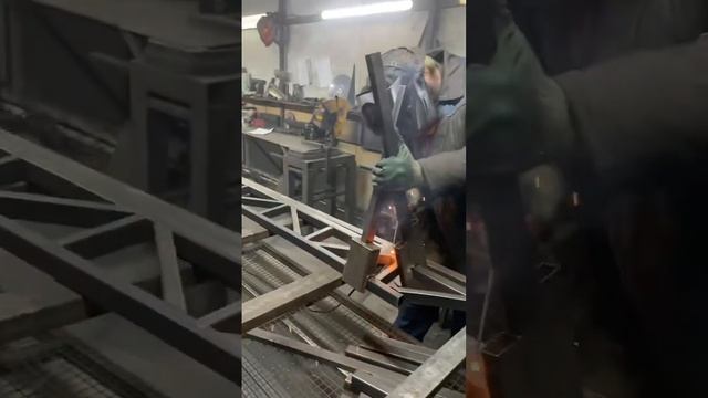 Навесы из поликарбоната Спецкаркас | Изготовление стропильных ферм для навеса