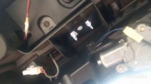 Замена ламп подсветки заднего номера Мазда 5