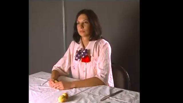 Девочка с персиками смотреть онлайн