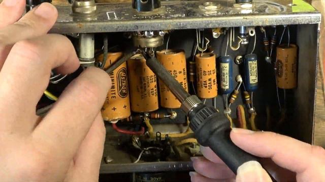 1962 FENDER 5F1 TWEED CHAMP Electronics Repair and Restoration смотреть онлайн