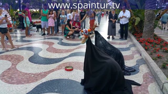 Развлечения в Аликанте, на Explanada de España, Alicante www.spaintur.tv смотреть онлайн