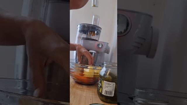 Sałatka jarzynowa z Bosch MUM 54270 смотреть онлайн