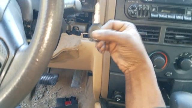 How to START your car when the KEY will not turn HACK. How to remove a stuck ignition key cylinder. смотреть онлайн