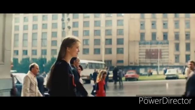 Темно алая кровь по твои губам