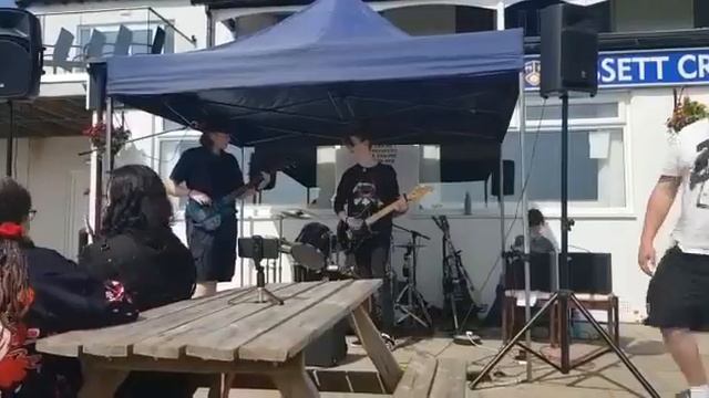 The False Promises - Wonderwall (Oasis cover) смотреть онлайн
