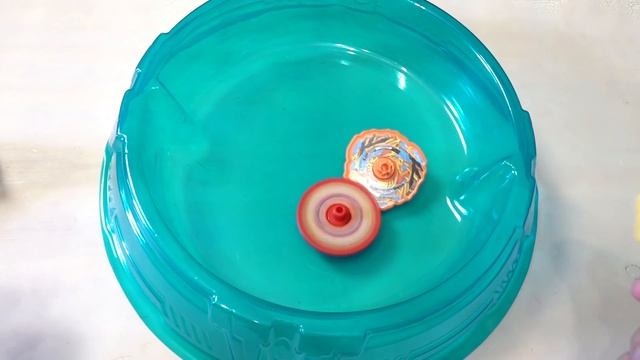 ШОК! Волчки Бейблэйд из Бургер Кинг Beyblade Burst в BURGER KING смотреть онлайн