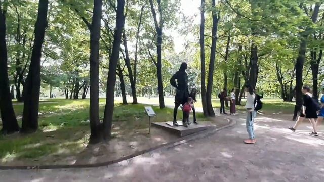 Прогулки по Москве. Музей- заповедник "Коломенское". Домик Петра 1. 600летние дубы. Челобитный стол смотреть онлайн