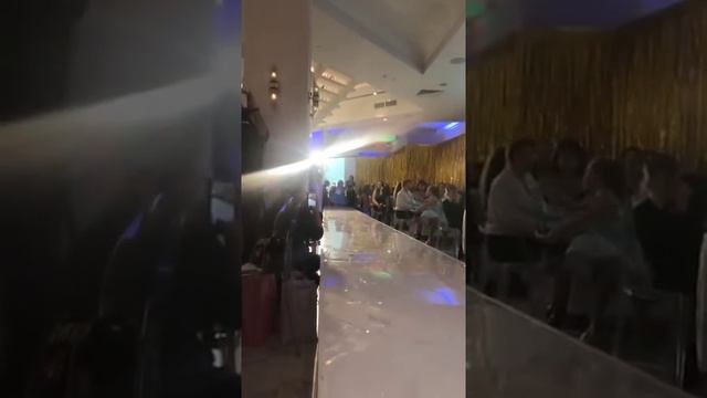 4-летняя дочь Екатерины Климовой и Гелы Месхи дебютировала на подиуме в качестве модели смотреть онлайн