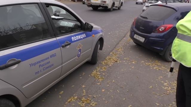 Вы нарушаете потому что не подчиняетесь и снимаете меня / Гаишник пенсионер смотреть онлайн