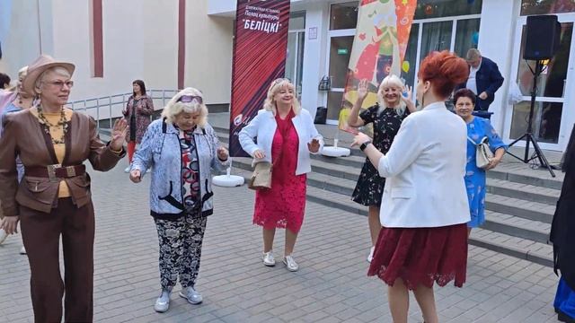 16.09.23г..."Добрый вечер, Господа"... звучит на танцполе в Гомельском парке... смотреть онлайн