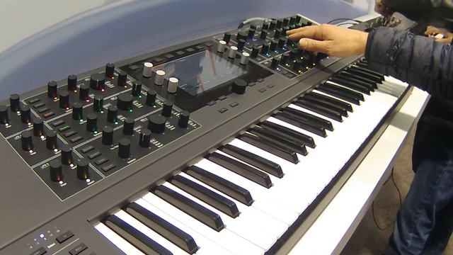 NAMM 2018 Waldorf Quantum 8 Voice Hybrid Synthesizer смотреть онлайн