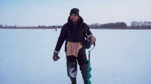 ЛОВЛЯ ОКУНЯ ЗИМОЙ на мормышку. Мотыль, прикормка и проводки