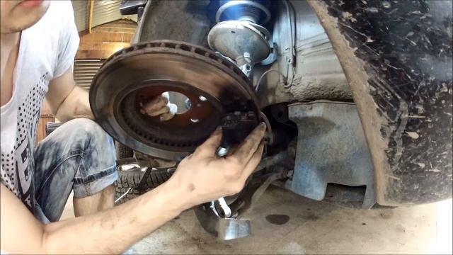 Замена тормозных дисков на Lexus RX300. Последствия установки не оригинальных колодок. смотреть онлайн