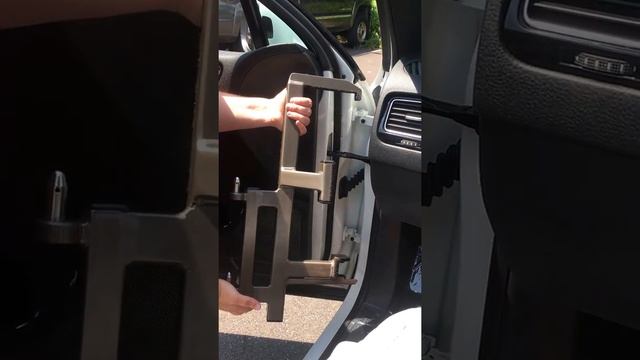 Speedy-Bar Placement in Passenger Front of Volkswagen Touareg 2010-2018 смотреть онлайн