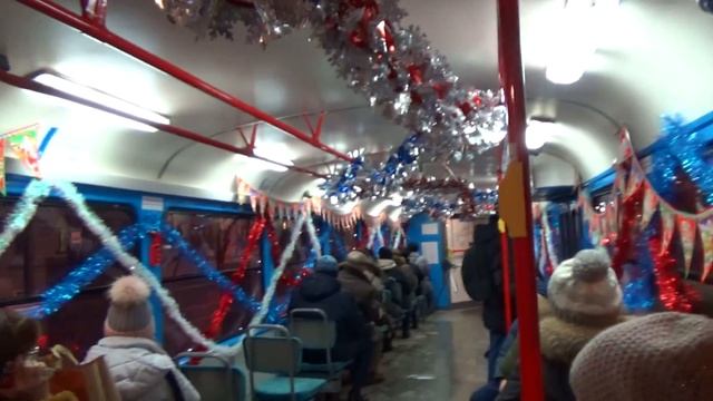 Поездка на новогоднем трамвае Tatra-t3 (МТТА) смотреть онлайн