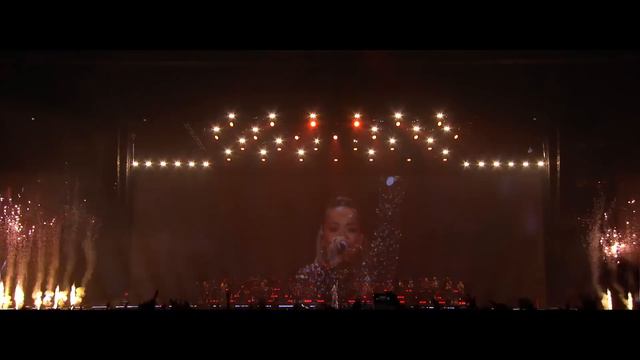 Avicii Tribute Concert - Lonely Together (Live Vocals by Rita Ora) смотреть онлайн