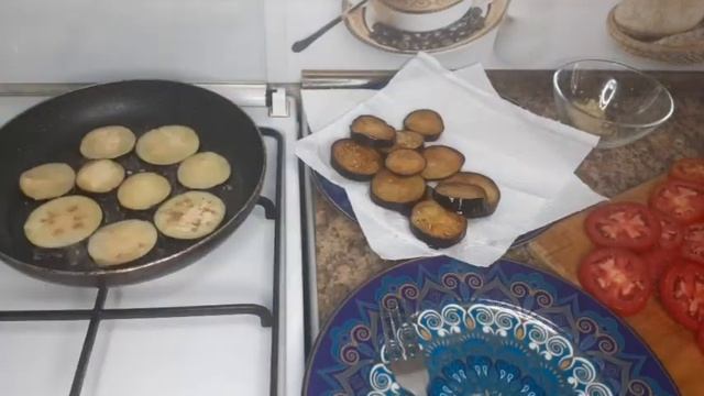 Баклажан. Тещин язык. Баклажаны жареные с чесноком и помидорами. смотреть онлайн