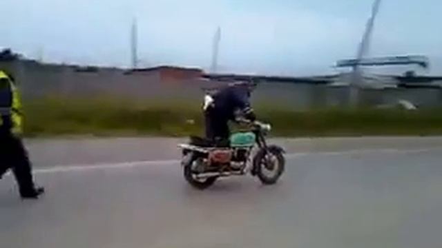 Как менты скутер упустили. Попробуй не смеяться !!! смотреть онлайн