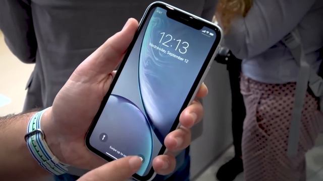iPhone XR Impressions: What The 'R' Stands For! смотреть онлайн