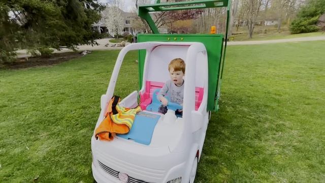 Trash day with kids ride on garbage truck & landfill trip Educational how recycling works | Kid Cre смотреть онлайн
