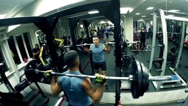 Тренировка в фитнес клубе Мустанг ДИС. NEFFEX.