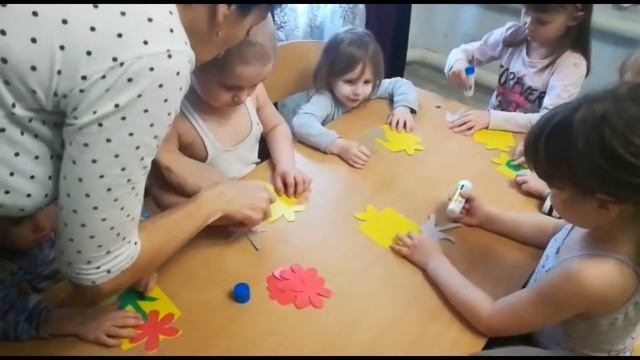 Позитивия 09 03 2019 Аппликация 'цветок' поделка из цветной бумаги воспитатель Наира Папян смотреть онлайн