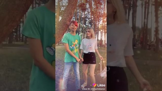 Девочка Вика бьёт мальчика с сумкой смотреть онлайн