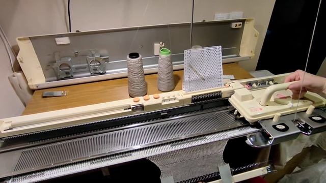 Вязальная машина Silver Reed sk 700N. Самая лучшая модель 5 класса. Тест. Slip, tuk смотреть онлайн