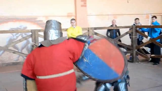 Люди в латах. Зверский махач!!!)) смотреть онлайн
