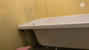 Установка акриловой ванны большего размера