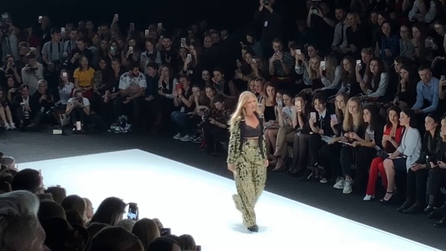 Рита Дакота представила коллекцию Беллы Потемкиной на Неделе моды в Москве