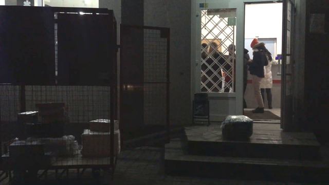 Как Новая Почта посылки разгружает смотреть онлайн