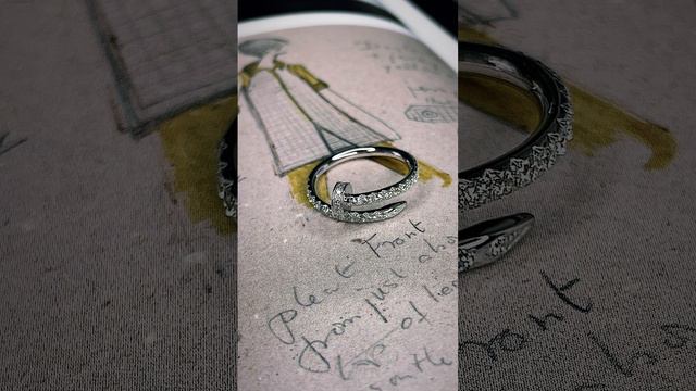 Кольцо Cartier c бриллиантами смотреть онлайн