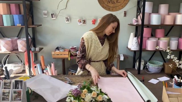 Упаковка букета с чойсией и альстромерией смотреть онлайн