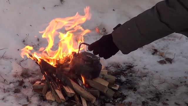 Одиночный поход в лес. Готовка в армейском котелке. смотреть онлайн