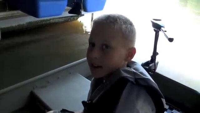 Kids go catfishing with dock lines/live bait! смотреть онлайн