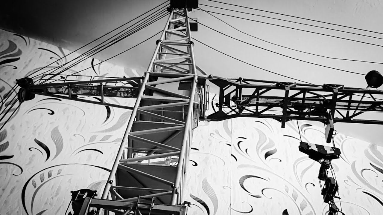 Работа модели башенного крана КБ-502.