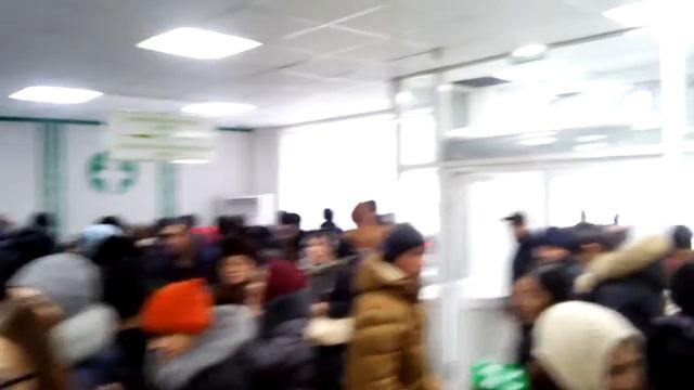 Длинные очереди в ЦОНе от входа до терминала. Регистрация граждан в ЦОНе Астаны Казахстана смотреть онлайн