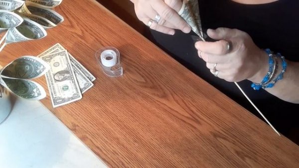# DIY  how to make a money bouquet