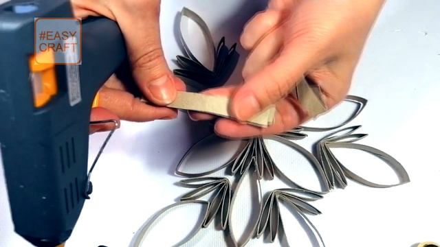 ❄ Как сделать красивую снежинку ❄ Новогодние поделки из втулок от туалетной бумаги своими руками ❄ смотреть онлайн