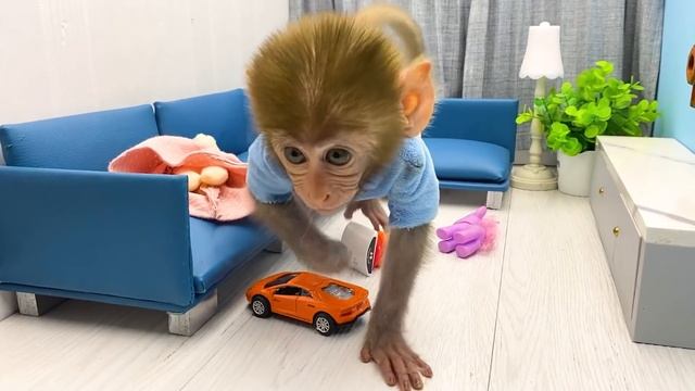 Monkey Baby Bon Bon doing shopping in Car Toy store and eat Kinder Joy Egg chocolate with puppy смотреть онлайн
