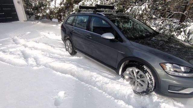 Manual Golf Alltrack vs 10 inches (25 cm) of Deep Snow смотреть онлайн