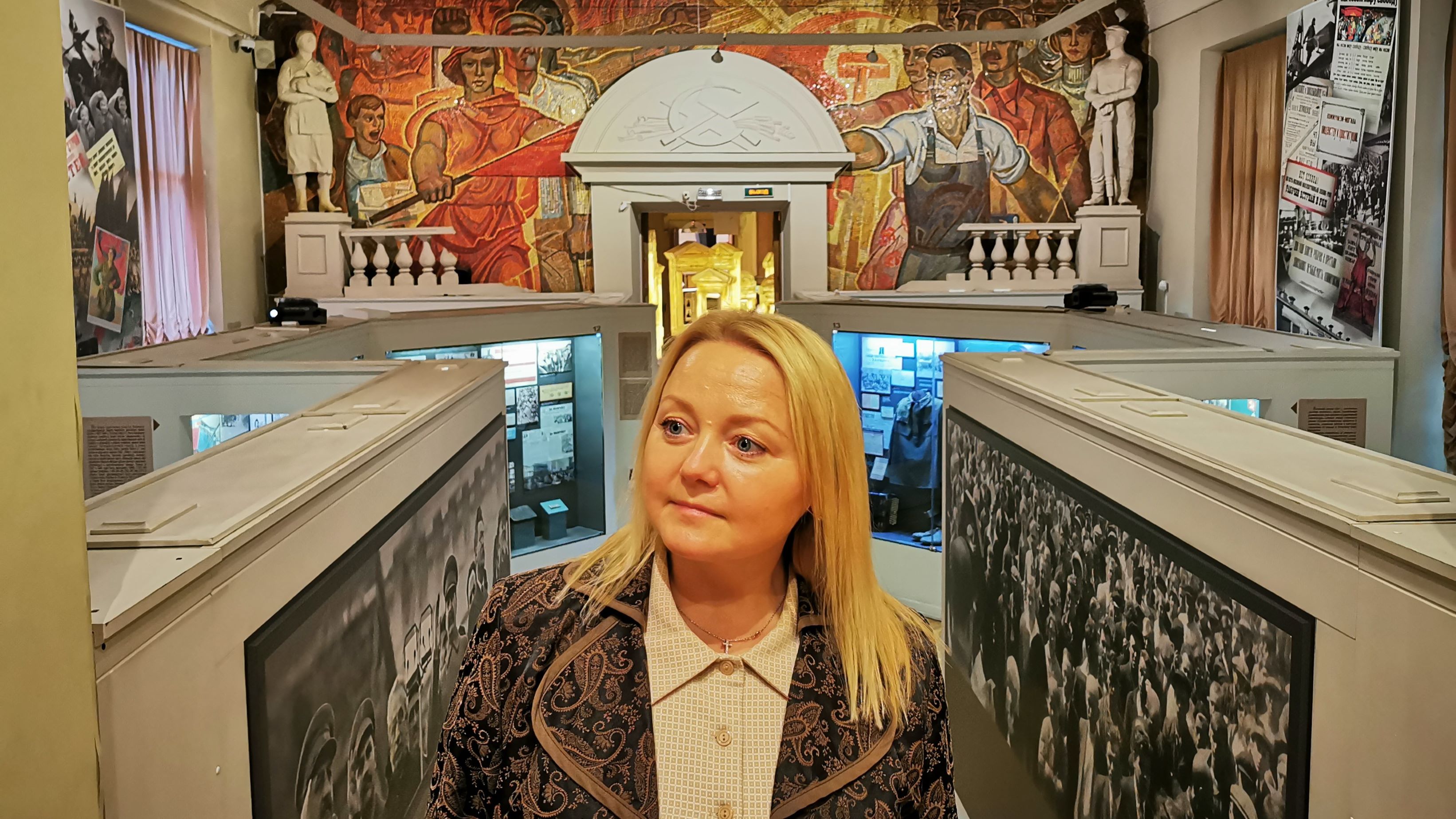 В бараках и коммуналках, зато с книгами и культурой. 20-30-е годы. Музей политической истории России смотреть онлайн