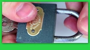 Экспериментатор. Как открыть навесной замок без ключа?