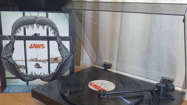 John William's Motion Picture Soundtrack JAWS (1975). смотреть онлайн