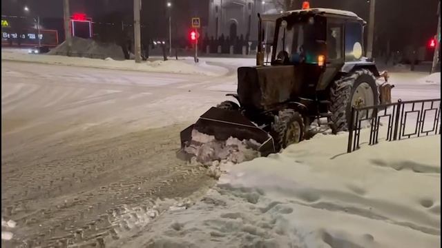 К уборке снега к механизированным бригадам МБУ «СпецАвто» подключилась привлеченная техника смотреть онлайн