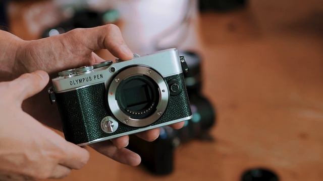 OLYMPUS PEN E-P7 KIT + 75MM 1.8 a 899€ : UNBOXING смотреть онлайн