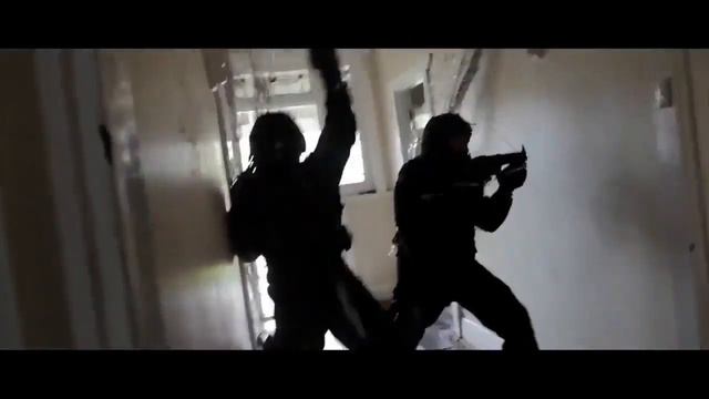 Залетает омон... Штурм дома 🏘