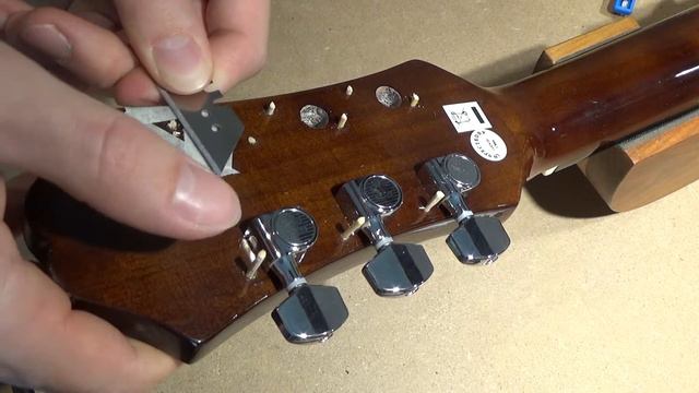 Epiphone DR-90 NA Acoustic Getting New KLUSON MS33C Tuners Part 2 смотреть онлайн