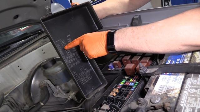 How to Check Fuses 00-06 Toyota Tundra смотреть онлайн